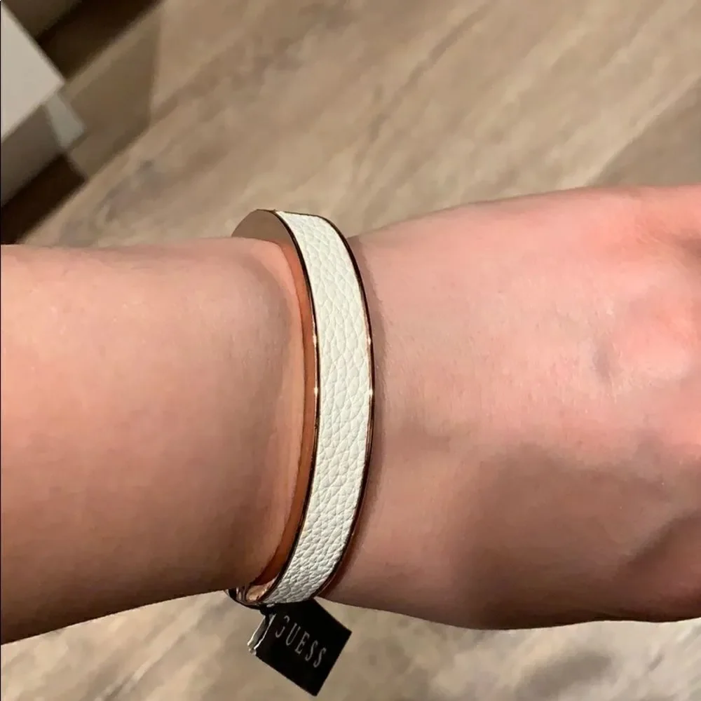 🎉Last Deal🎉Guess white bracelet